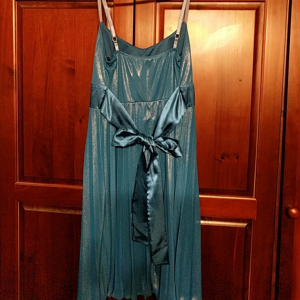 Dress - Picture 3 of 3
